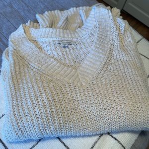 American Eagle Knit Cream V Neck Sweater